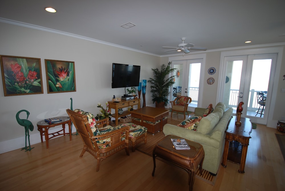 Kokopelli - Bay Front / Marina Front 3 Bedroom Townhouse by RedAwning