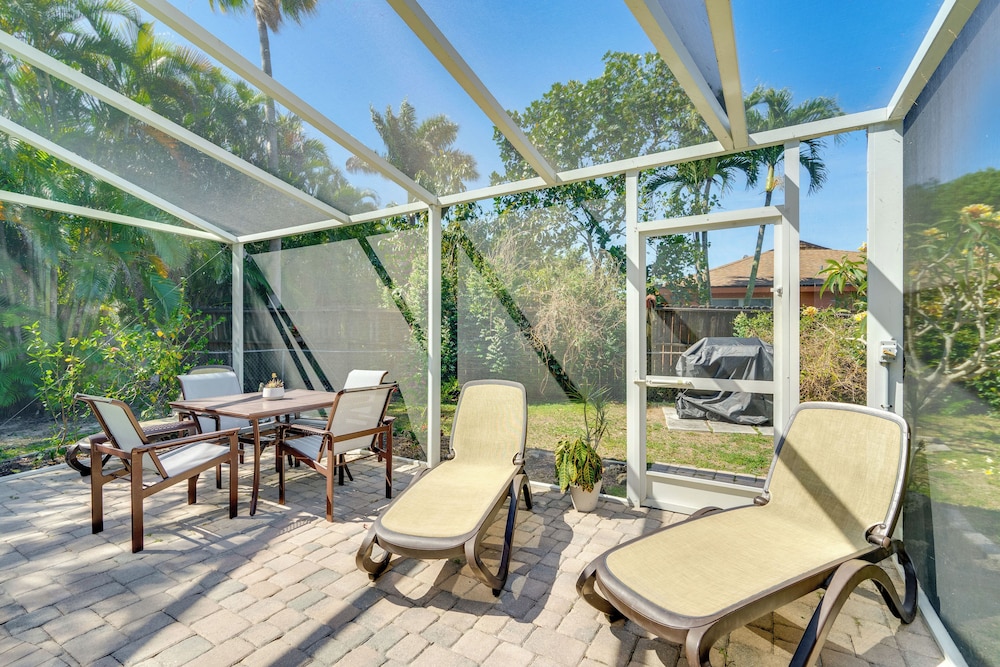 8 Mi to Fort Myers Beach: Poolside Paradise!