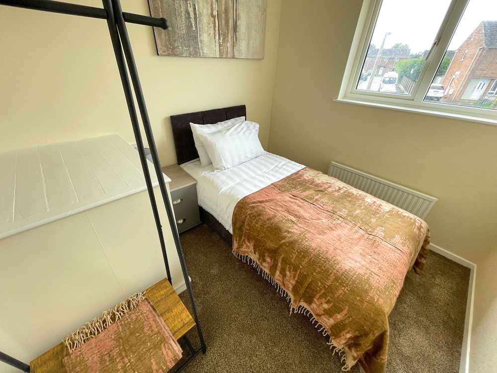 6 Person Spacious Home with Garden view 3