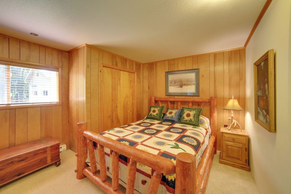Private Sandy Beach: Lake Superior Group Retreat