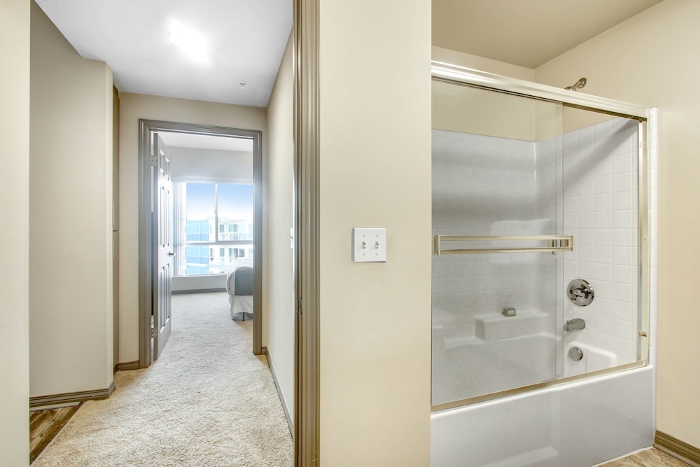 Global Luxury Suites at Marina Del Rey