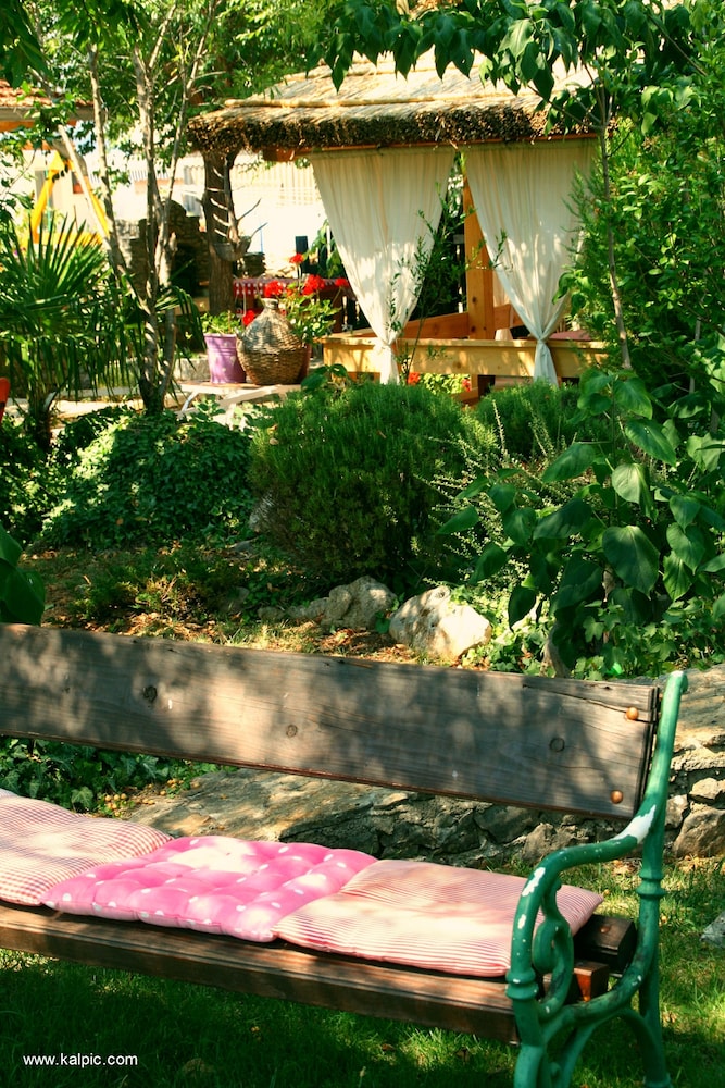 Kalpić Suites & Villa
