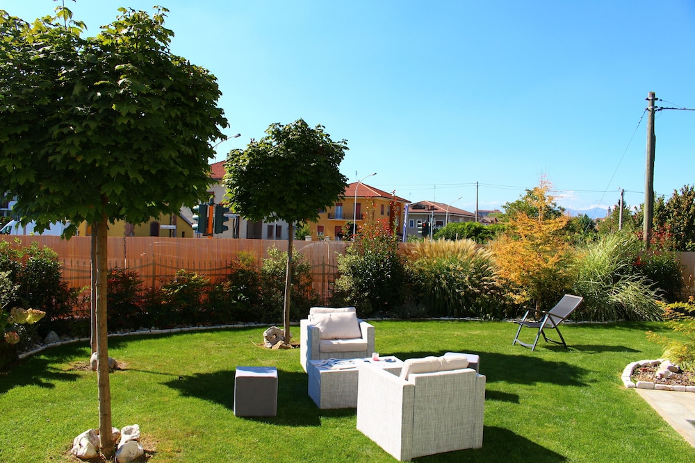 Eremes Rooms & Apartments