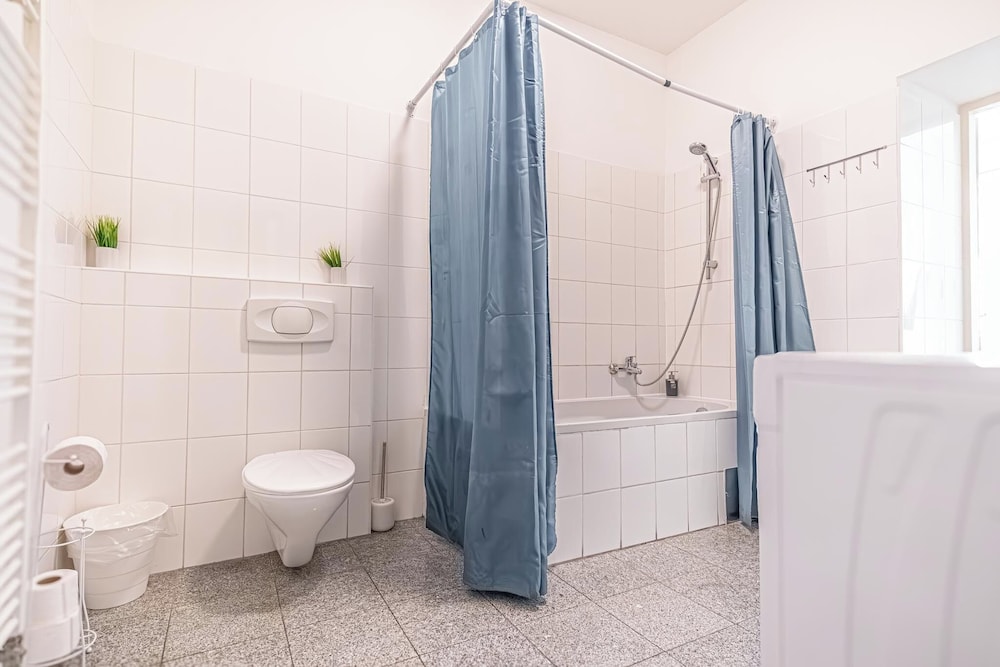 Affordable Cozy 2BR Apt Near Stadthalle