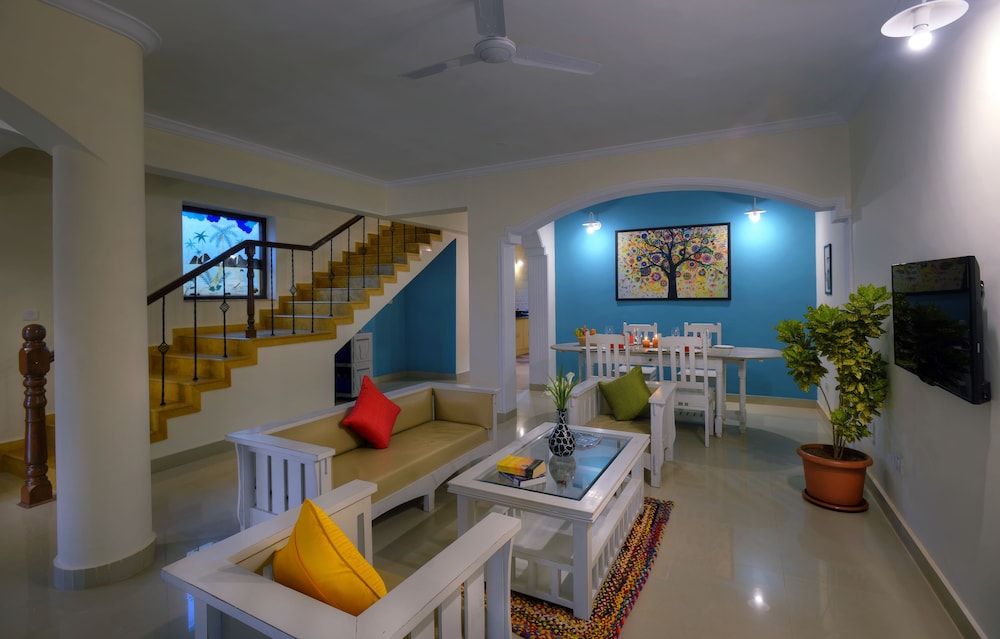 TreeHouse Blue Hotel & Villas