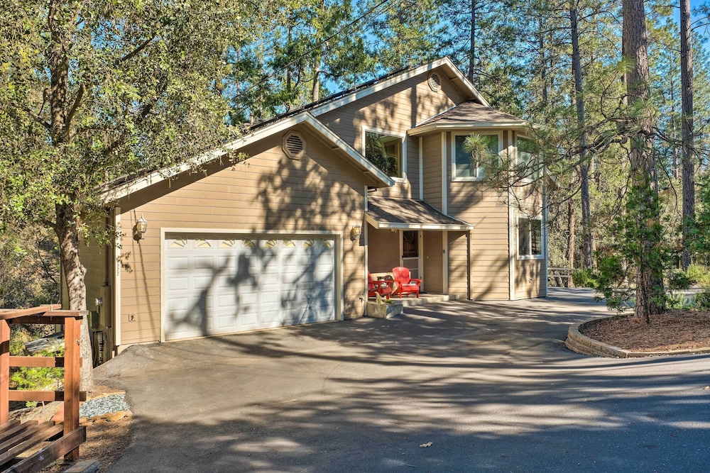 Beautiful Wooded Escape, Half-mi to Pine Mtn Lake! view 5