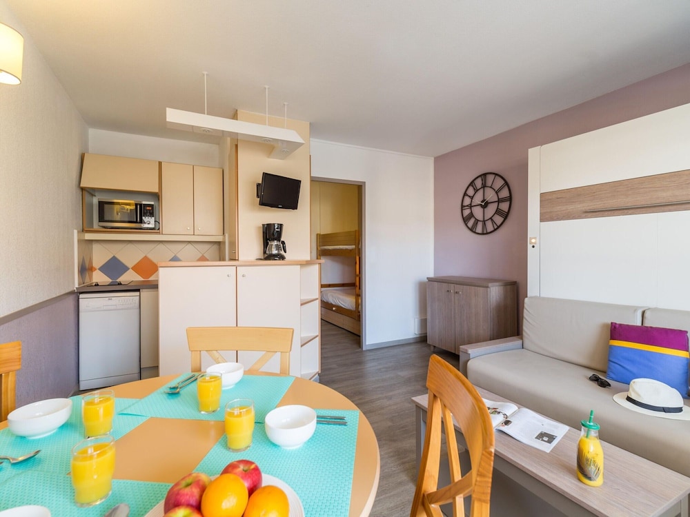Air-conditioned Studio in Sainte Maxime view 3