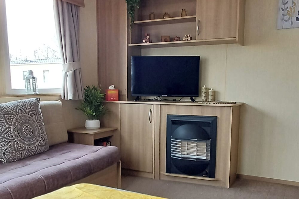 Luxury Family Lodge, Decking, Parking, Tattershall