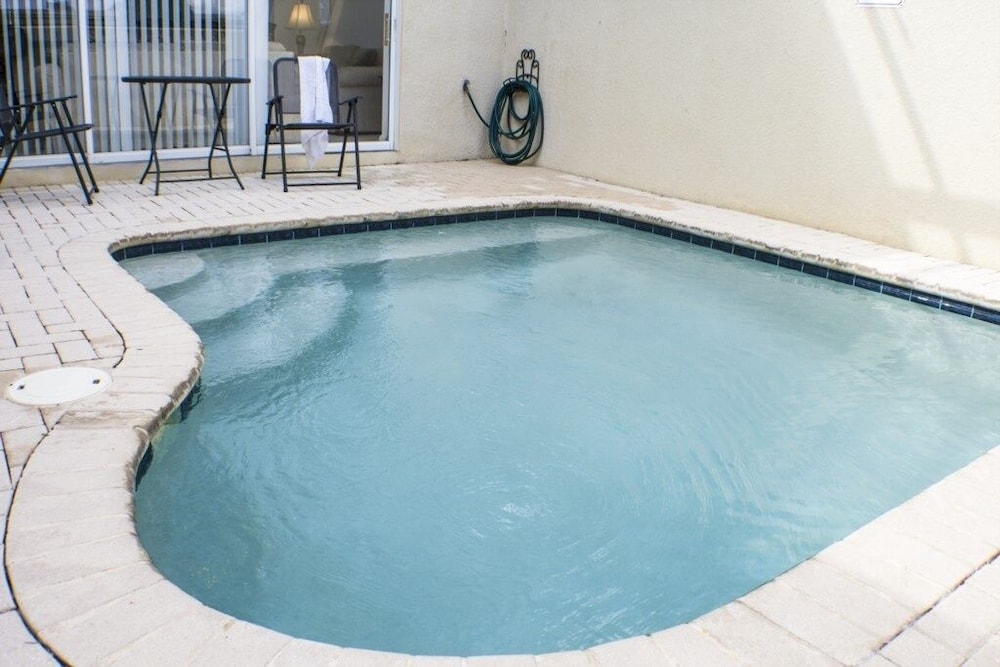 Neil's Windsor Hills Townhouse 3 Bedroom Townhouse by RedAwning - Image 4