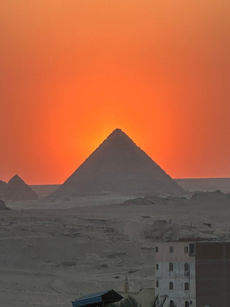 Topaz Pyramids view inn