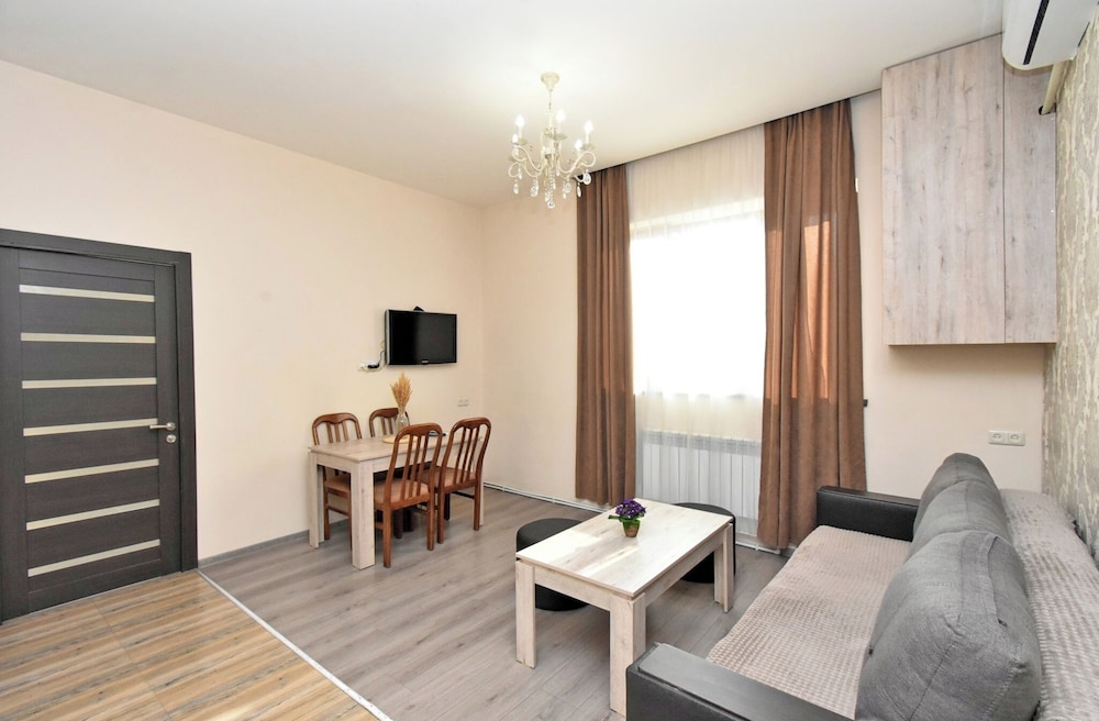2 bedroom apartment on Teryan street