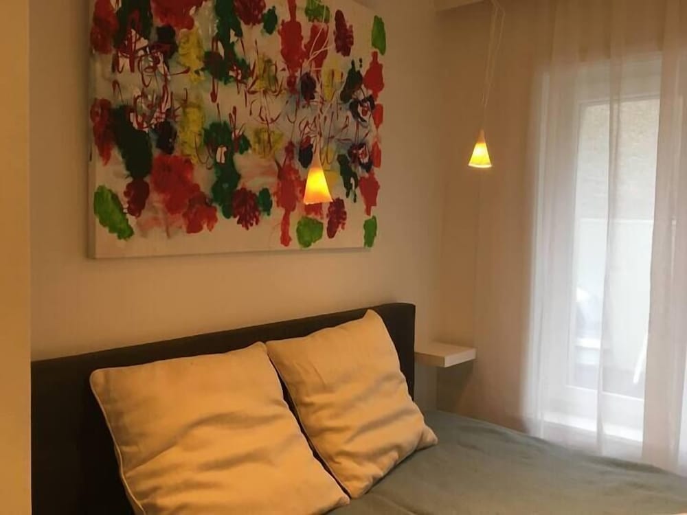 Huswell Artsy Family Apartment in City Center