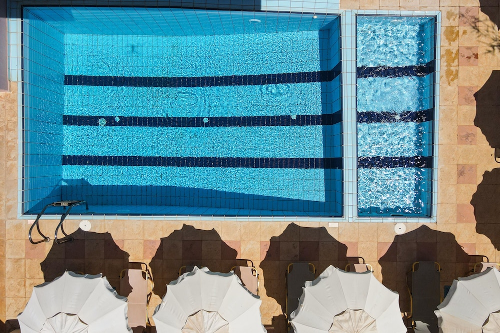 AVENA Suites