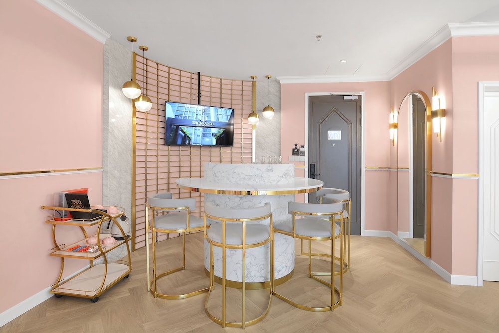 The Granite Luxury Hotel Penang 81