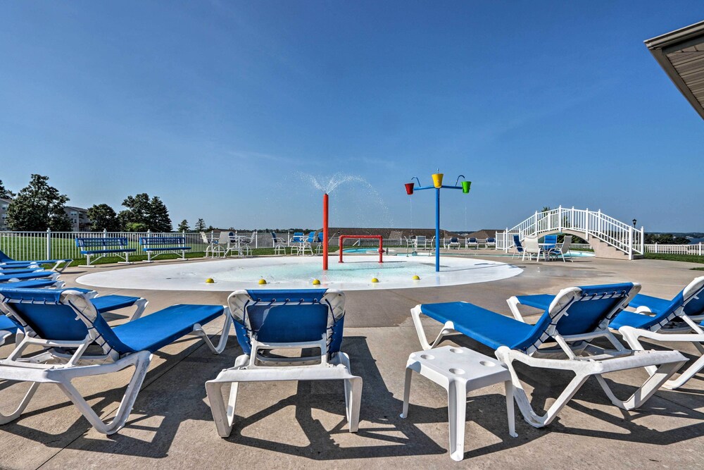 Relax by Pools: Top-floor Lands End Corner Unit view 4