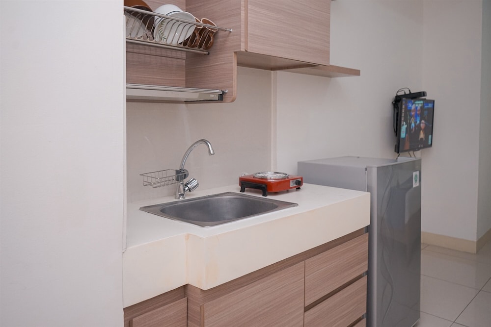 Modern And Homey Studio Apartment Tree Park City Bsd