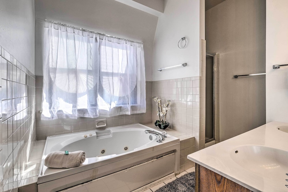 Washington DC Townhome 4 Mi to National Mall!