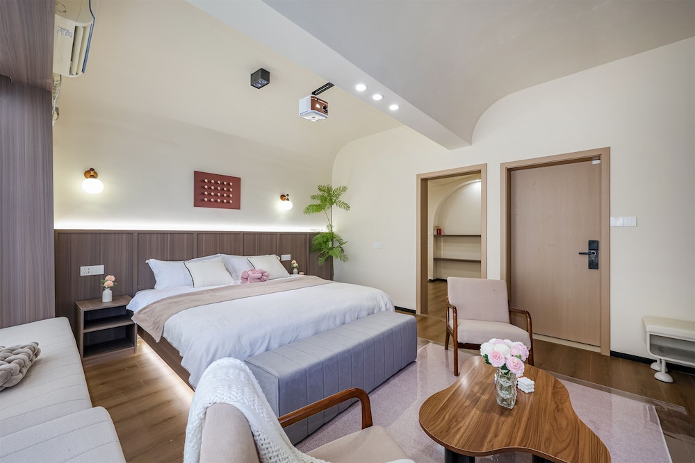 Baihong Riverview Drone Show Apartment