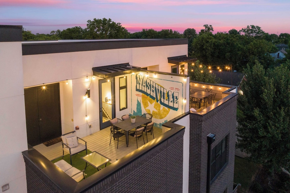 Skyline Soundhouse Rooftop Deck & Game Room Near East Nashville & Broadway