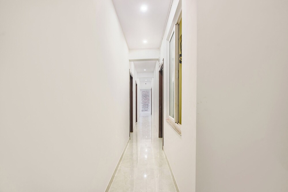 Fabhotel Black Pepper