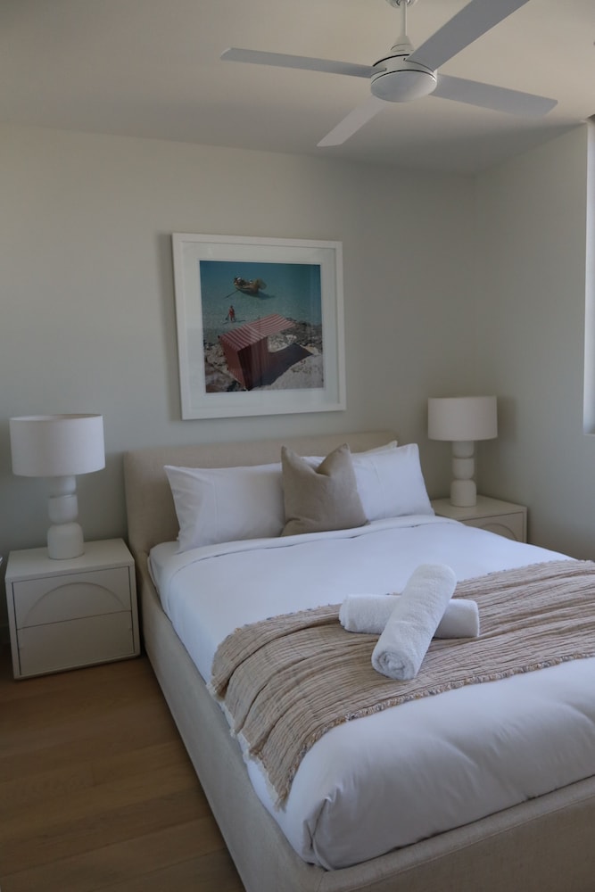 Luxury Palm Beach 1 BDR in The Village
