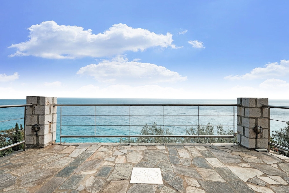 Outstanding Villas in Pera Melana near Kissakas Beach view 5