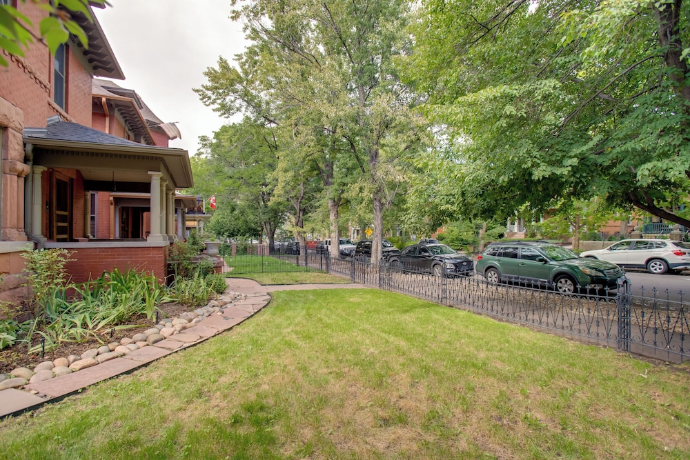Victorian-style Cheesman Park Apt - 2 Mi to Dtwn