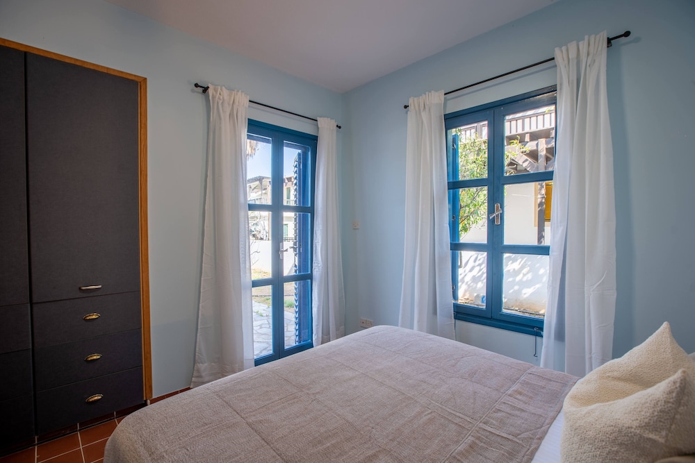 Phaedrus Living Sky Blue Residence