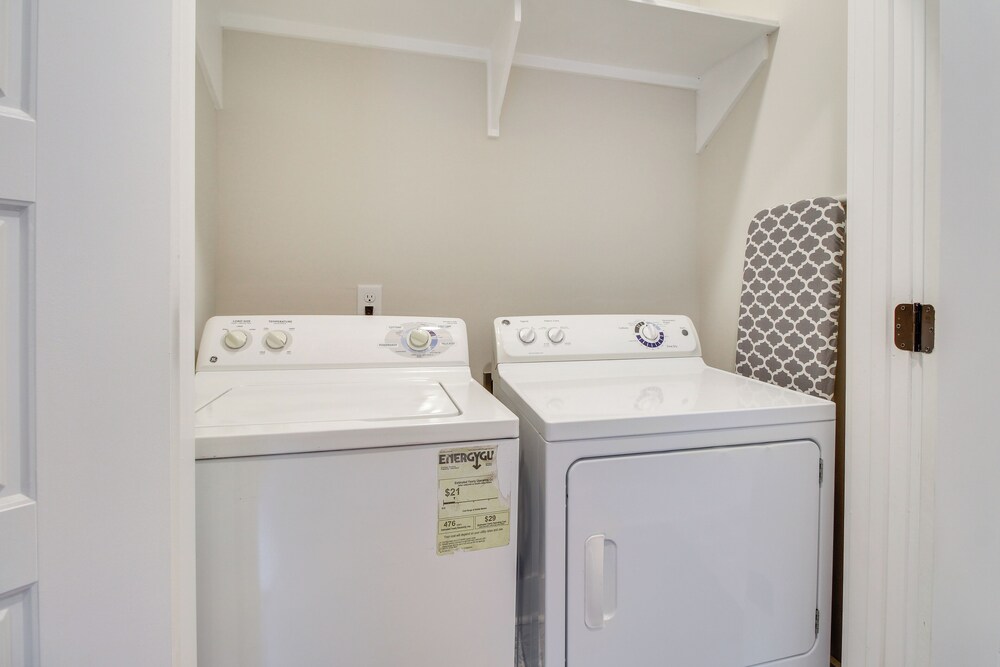 Private Balcony: Spacious, Updated Savannah Apt!