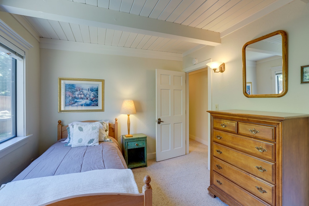 Spacious Tahoe City Retreat < 2 Mi to Lake Tahoe! view 3
