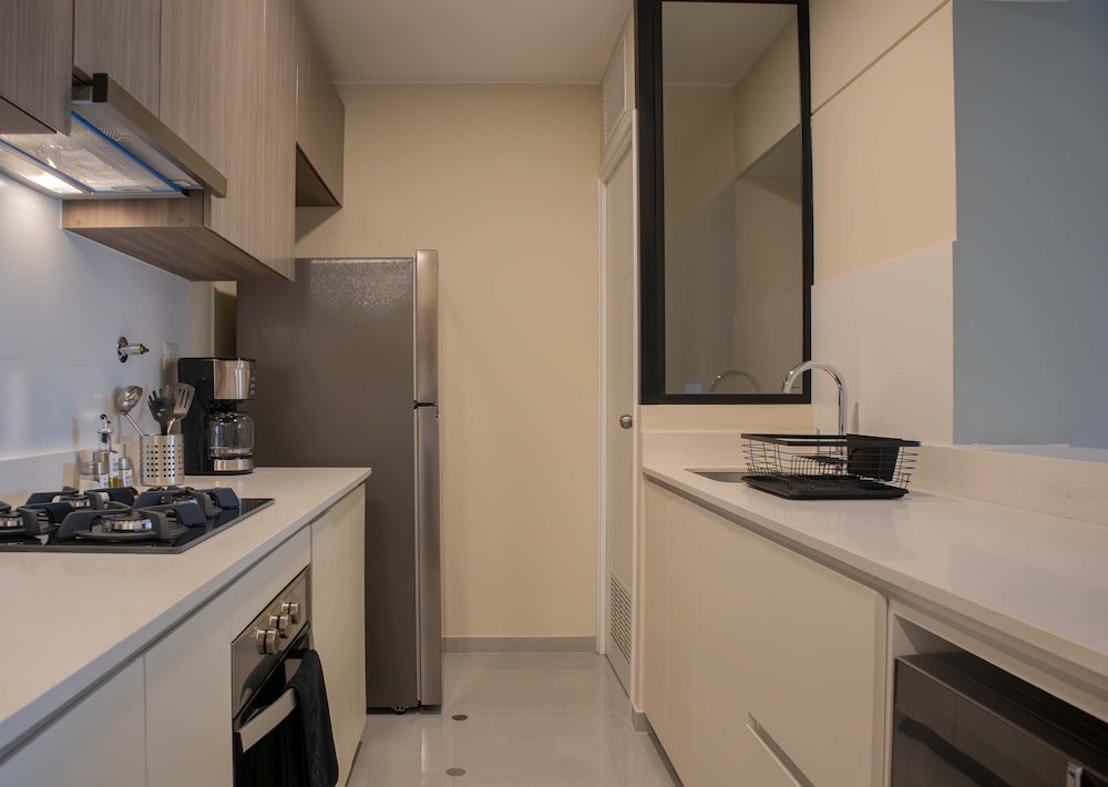w Modern 2BR w Scenic Balcony Close to Kennedy Park