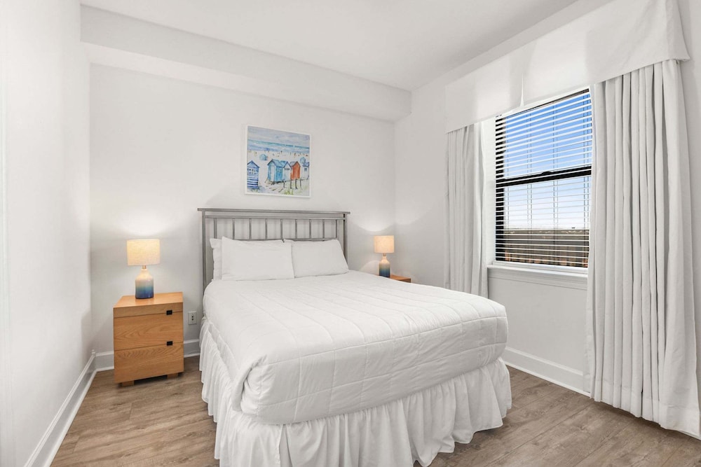 Grand Pointe 512 Gulf-front Stunning Views Top-notch Amenities