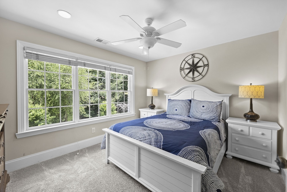 Make a Big Splash in 7BR Lake Norman Home!