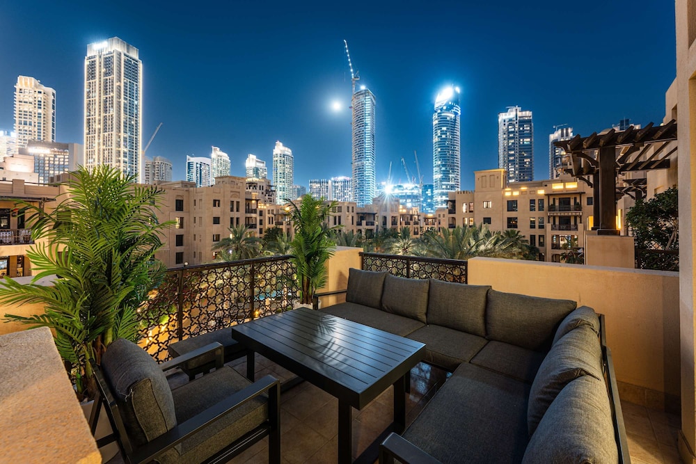 Luxury 2BR Apartment With Full Burj Khalifa View 2-min Walk to Dubai Mall