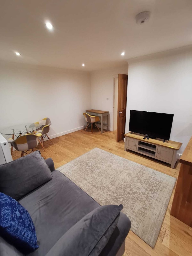 Charming 1-bed Apartment in Banbury view 5