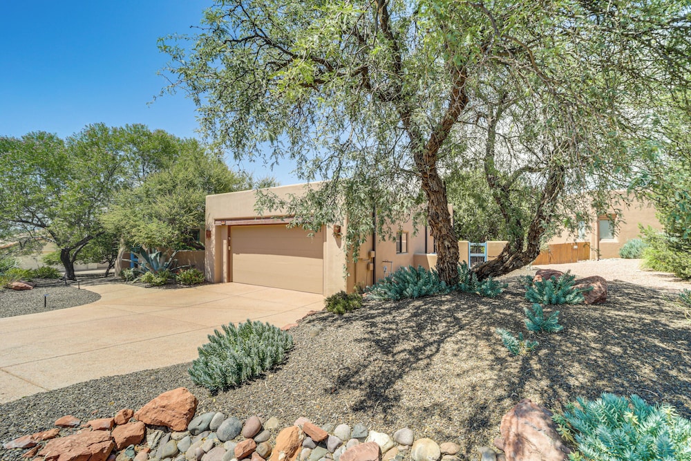 1/2 Mi to Airport Mesa! Hot Tub Haven w/ Mtn Views
