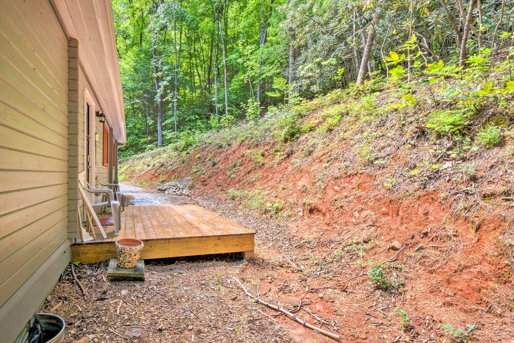 Pet-friendly Otto Mountain Cabin w/ Fireplace! view 4