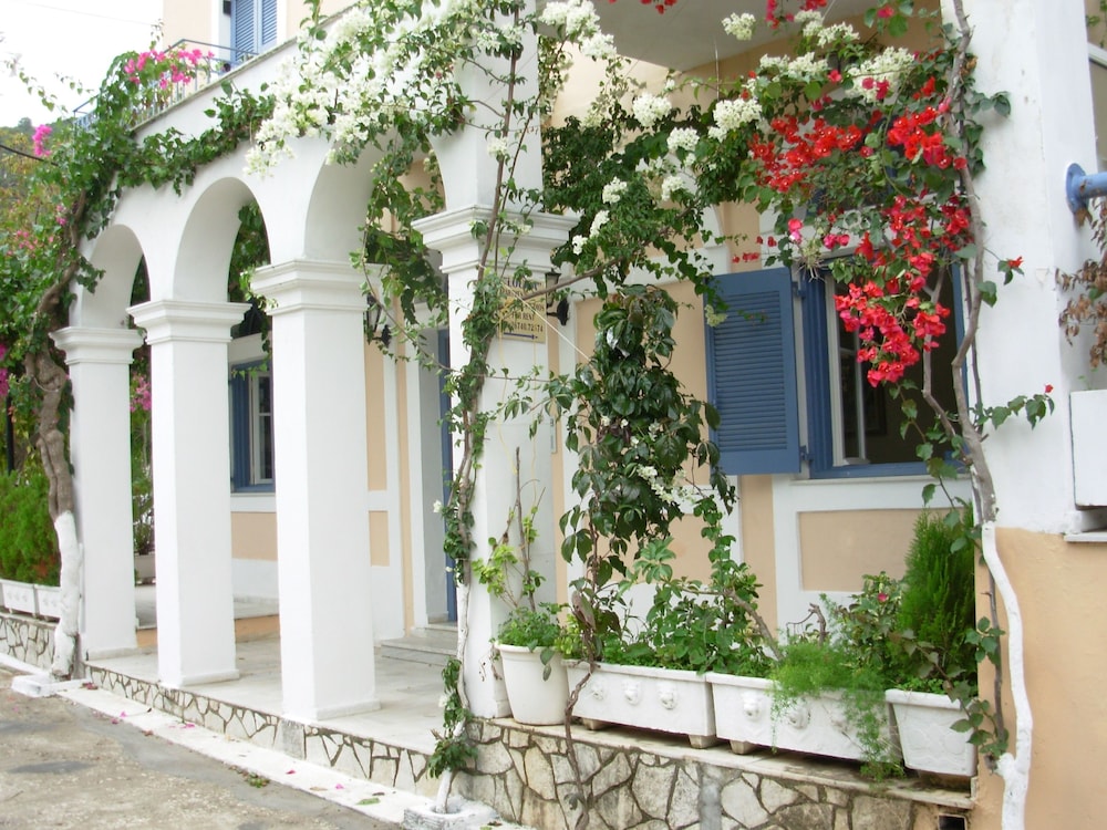 Louisa Apartments