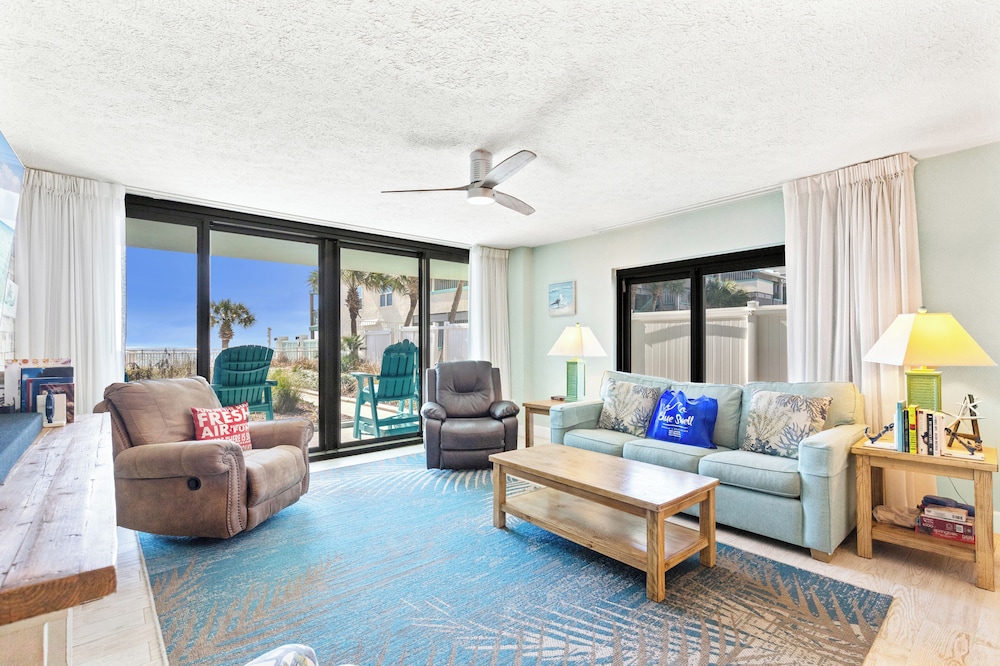 Steps to Paradise: Ground-floor 2br/2ba Beachfront Condo, Sleeps 8, Gulf Views!