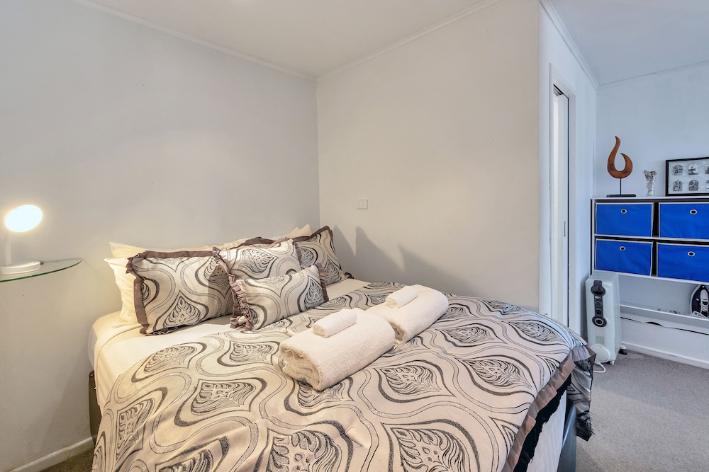 Rustic 1br in Kohimarama Parking & Wifi view 3
