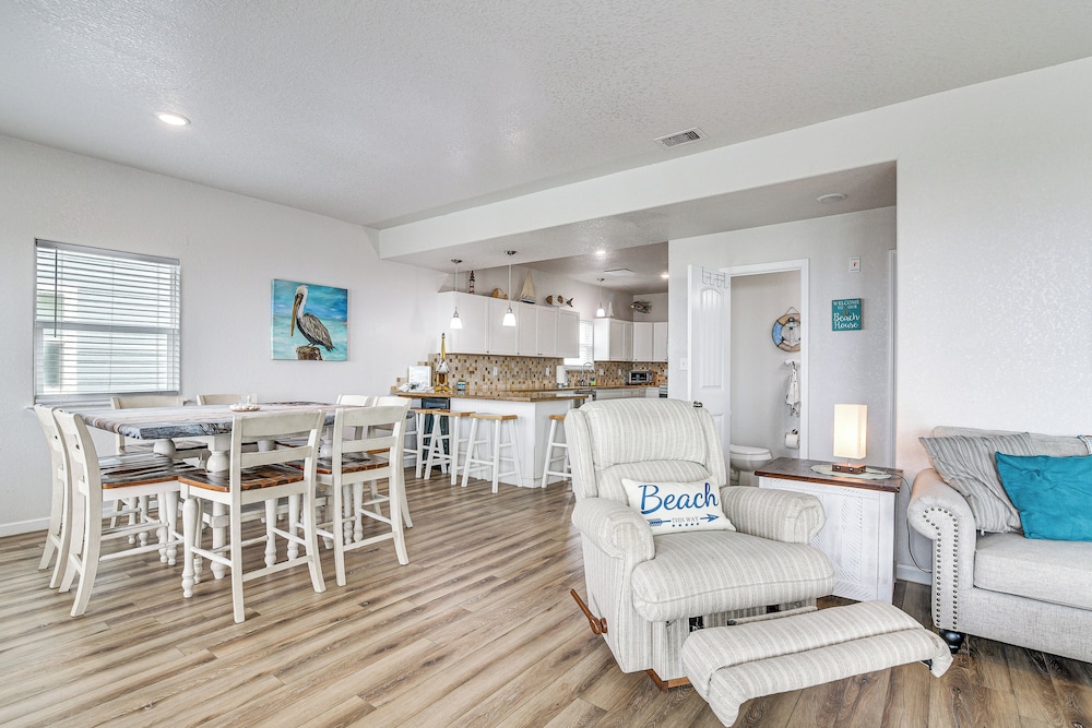 2 Decks, Patio & Views: Beachfront Texas Retreat view 2