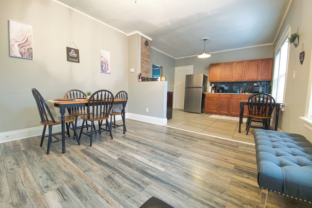 Large 6Br, 2Ba Close To Niagara Falls