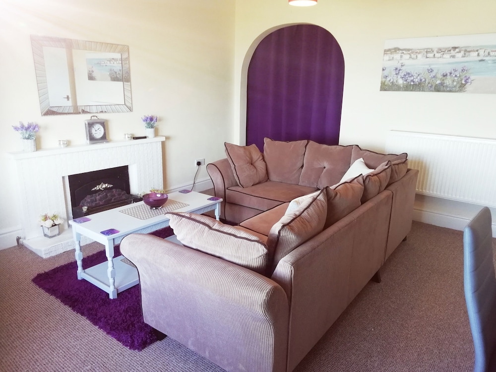 Llys Madoc, The Top Flat