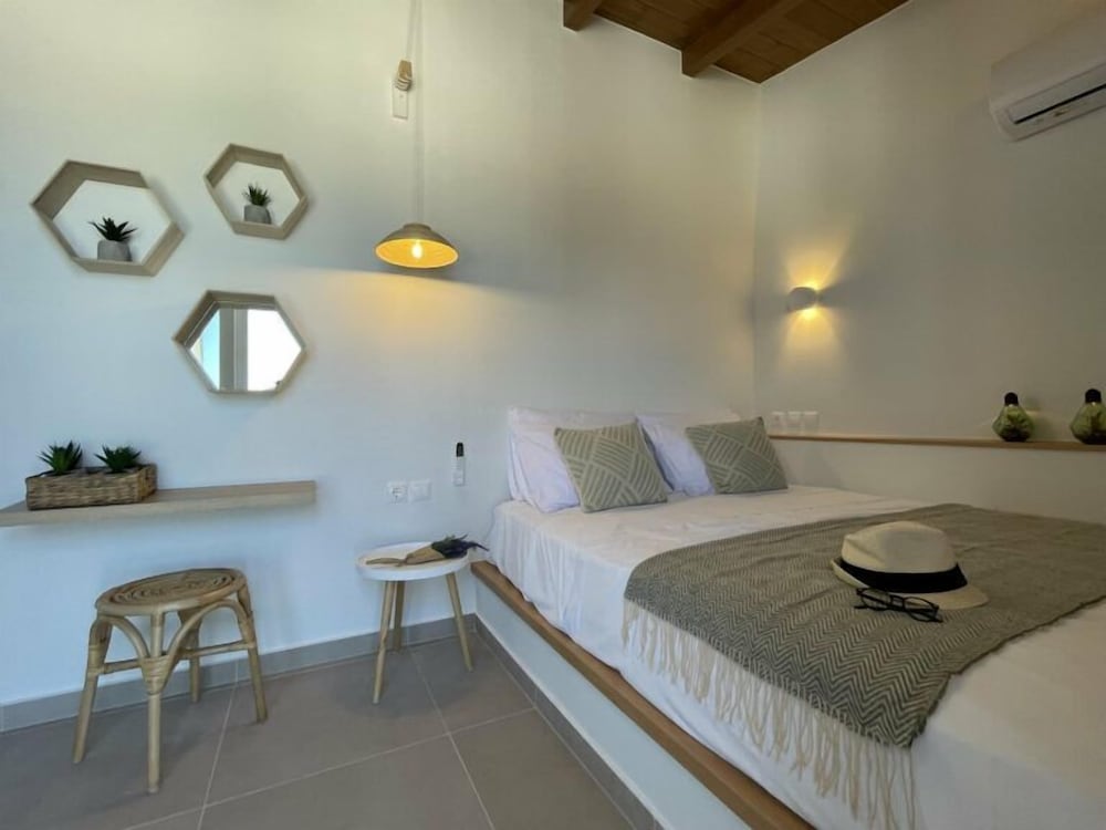 HARBOUR LIGHTS by Smaris Collection