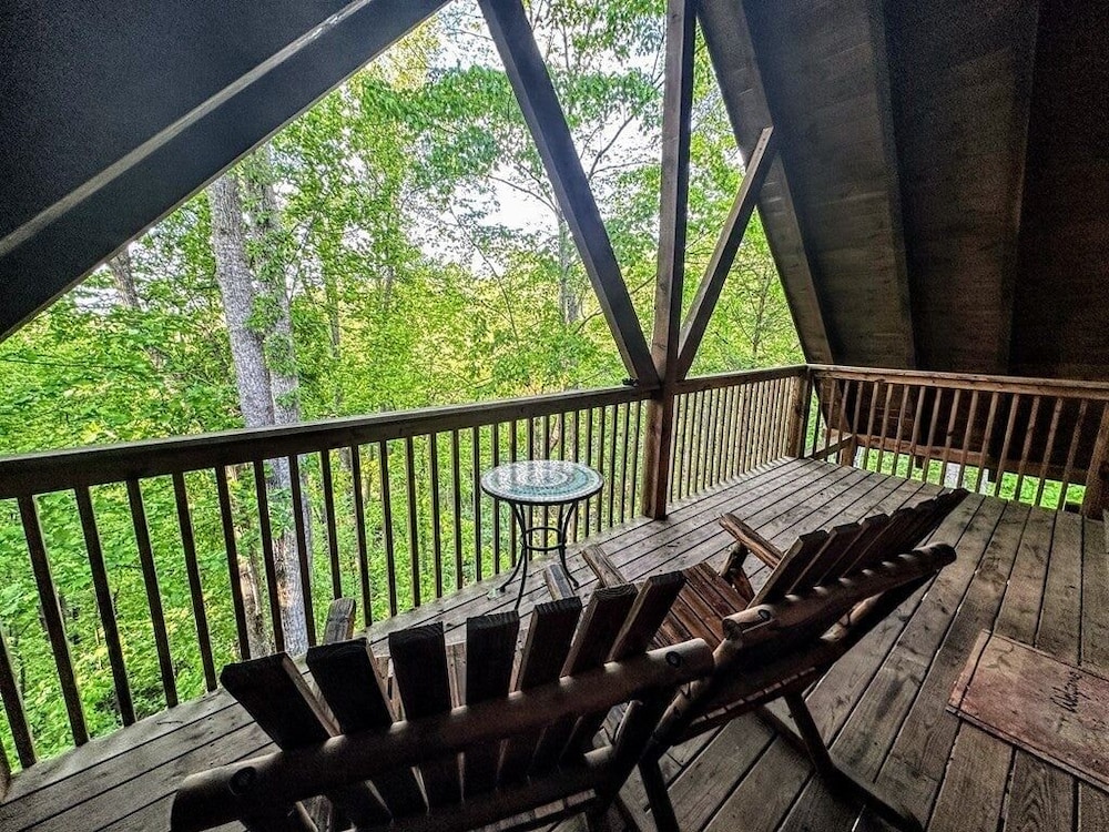 Chillin N Grillin 2 Bedroom Cabin