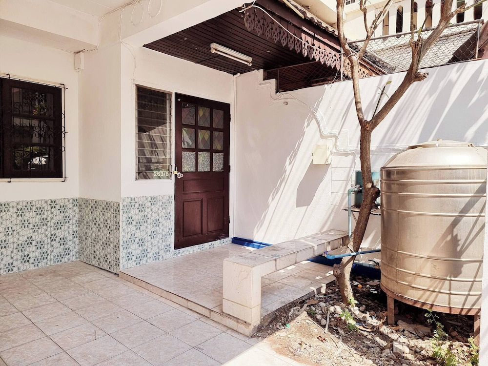Chiang Mai Oasis 2-bedroom Home With Private Entrance & Modern Amenities