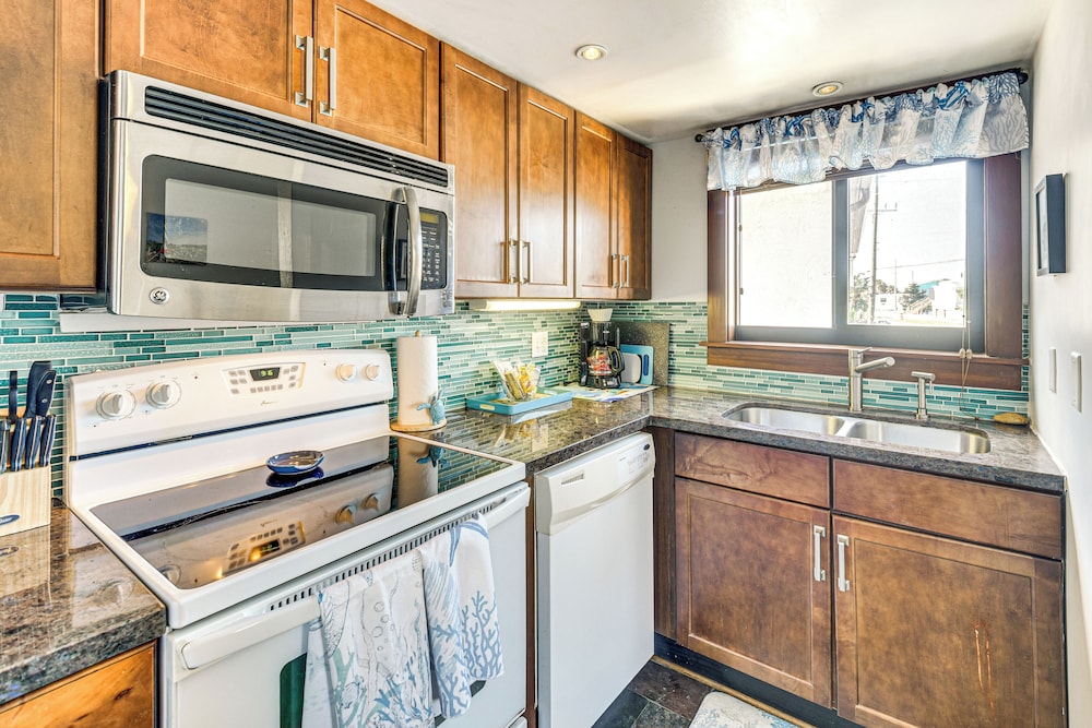 Swim & Relax: Daytona Beach Condo w/ Ocean Access!