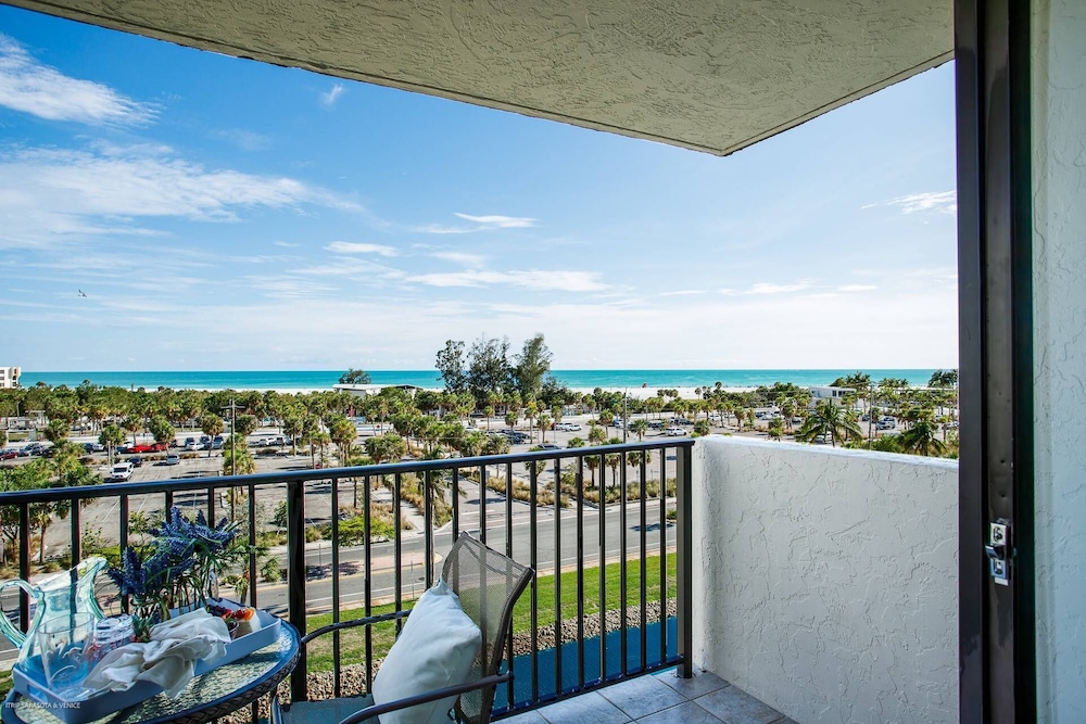 Our House at the Beach W-tower 5th Floor view 2
