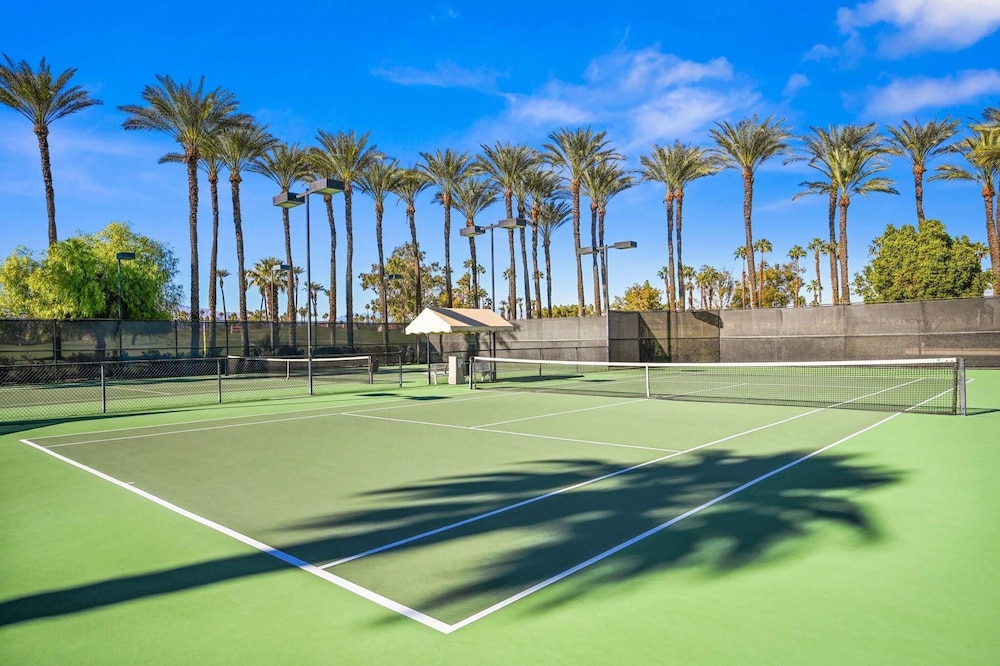 Fairway-view 3 Bedroom Condo in Palm Desert