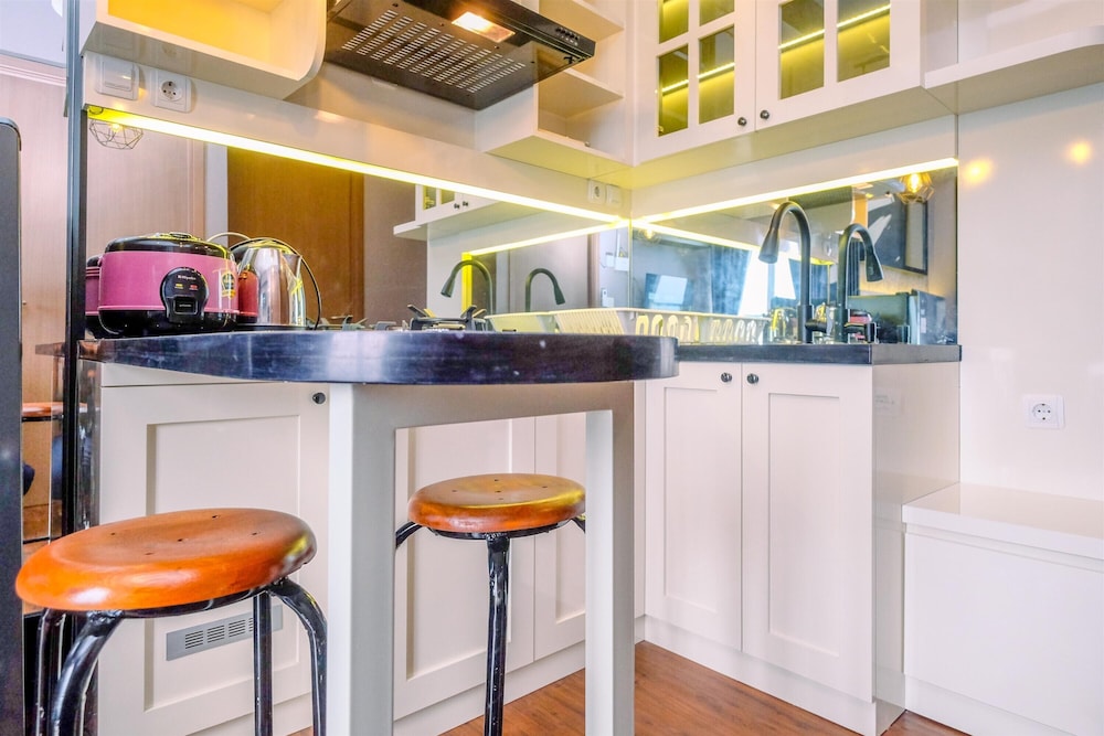 Modern Look 2BR at 28th Floor Podomoro Golf View Apartment